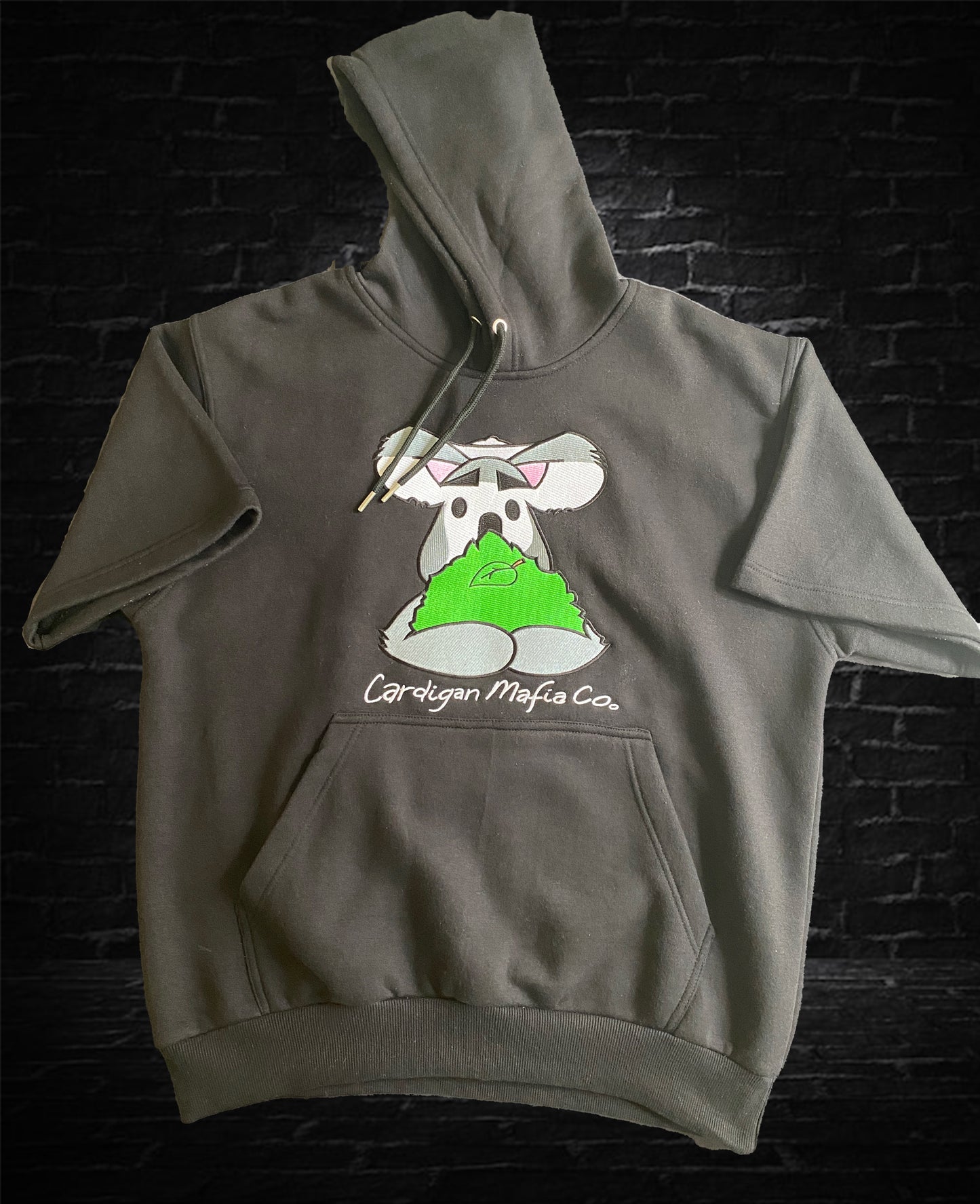 "Desi" (koala) Logo Short Sleeve Hoodie (Black)